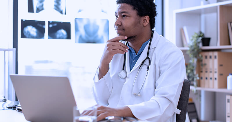 clinica virtual medico pensando