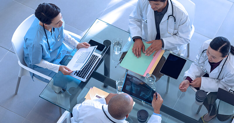 Particular ou convênio, qual opção de atendimento escolher? 4 particular ou convenio reuniao medica