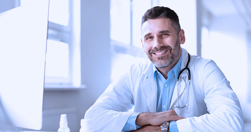 Qual a importância e como obter um registro médico? 5 registro medico sorrindo