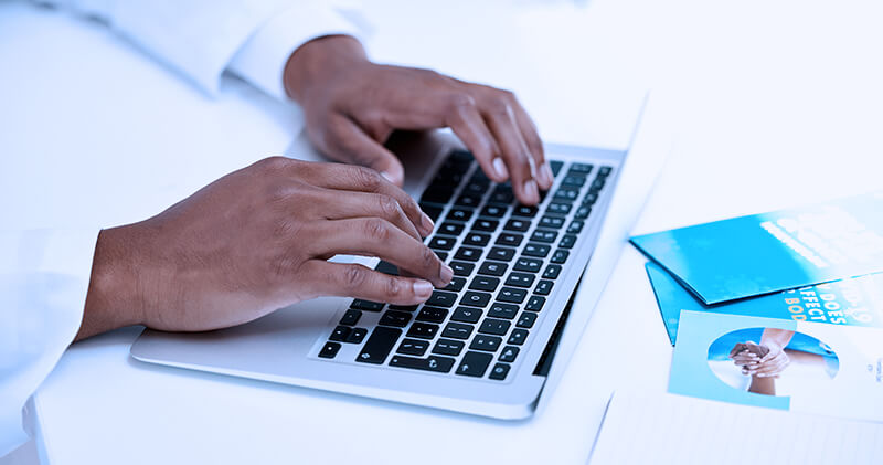Como acompanhar e analisar indicadores de desempenho em clínicas? 9 indicadores de desempenho teclado