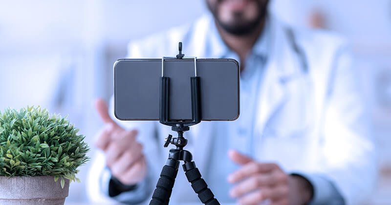Como se tornar um médico virtual e quais as vantagens? 7 medico virtual suporte com celular
