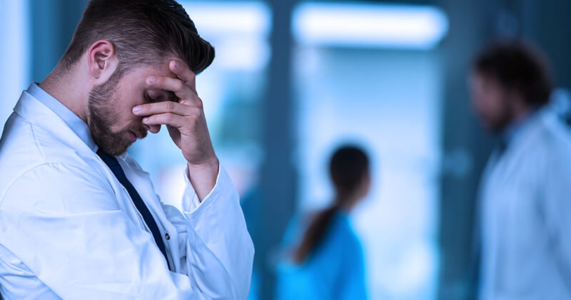Confira 10 tipos de pedidos médicos e como realizar no Padrão TISS 9 pedido medico medico cansado