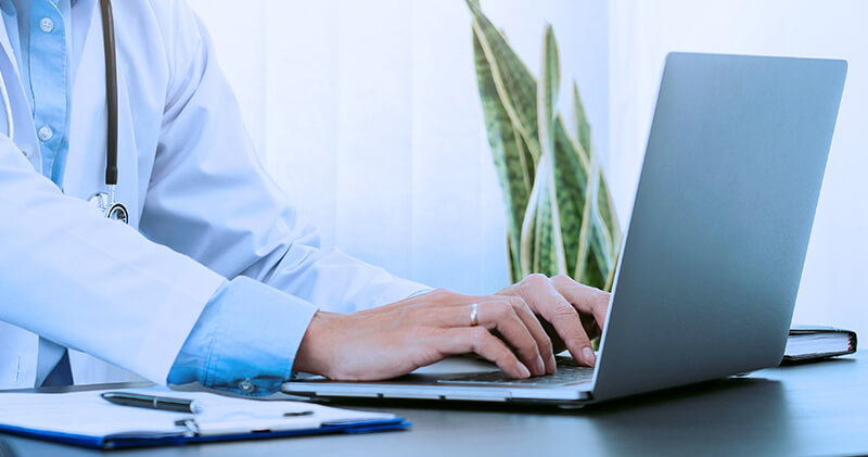 20 ideias incríveis de posts médicos para suas redes sociais 1 post medico notebook