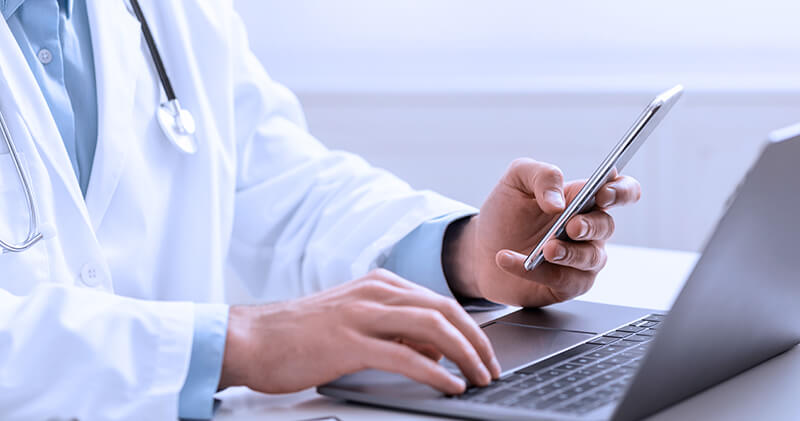 Relação médico e paciente: como criar um relacionamento duradouro? 9 relacao medico e paciente celular