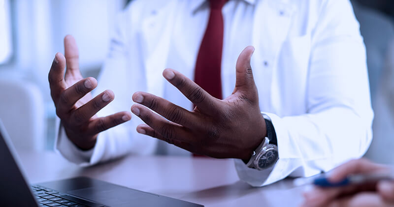 Relação médico e paciente: como criar um relacionamento duradouro? 5 relacao medico e paciente maos