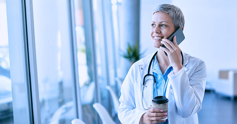 6 dicas sobre o que fazer após a residência médica 1 residencia medica medico no telefone