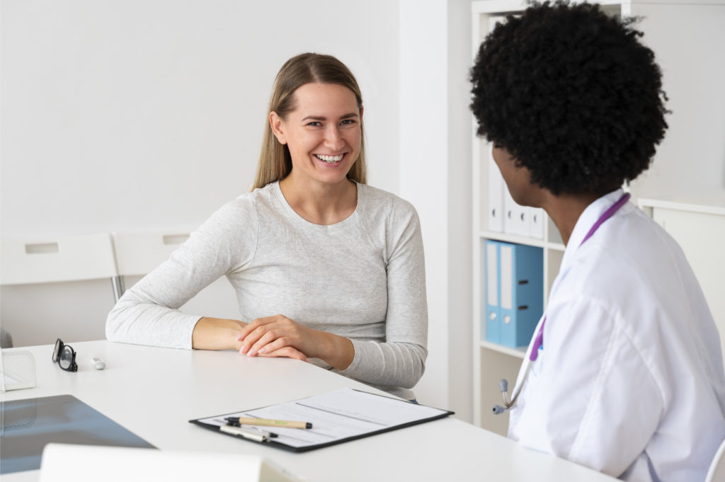 paciente conversando com médica